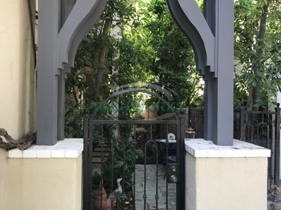 Fence & Gate 72